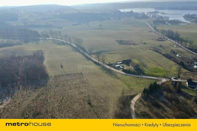 Działka zagrodowa nad jeziorem Narie w Wilnowie.