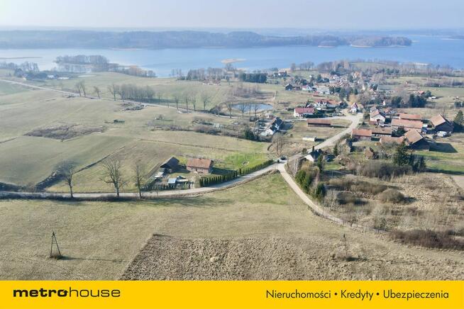 Działka zagrodowa nad jeziorem Narie w Wilnowie.