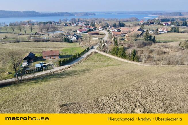 Działka zagrodowa nad jeziorem Narie w Wilnowie.