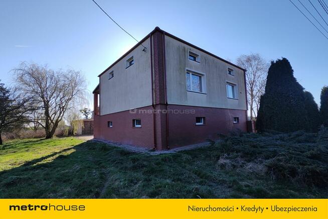 Dom na wsi z dużą działką i zabudowaniami gospodar