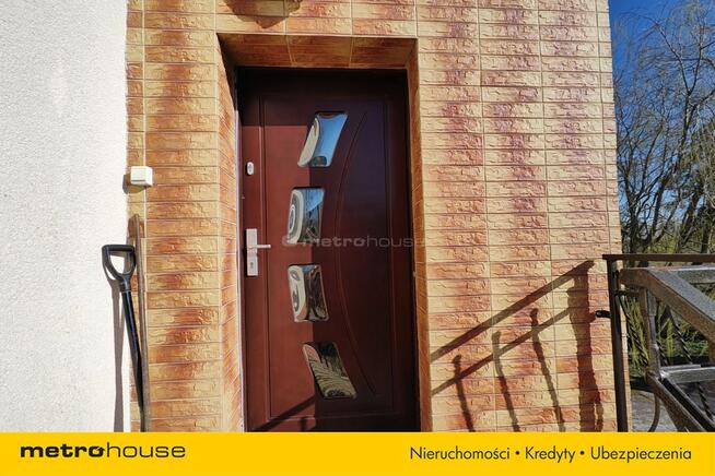 Dom na wsi z dużą działką i zabudowaniami gospodar