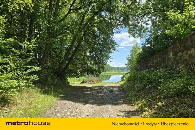 Przytulny dom w pięknej okolicy nad jeziorem.