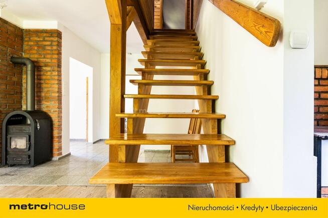 Przytulny dom w pięknej okolicy nad jeziorem.