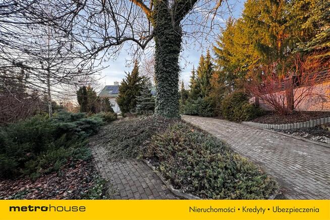 Urokliwa Dom na pięknej działce z basenem.