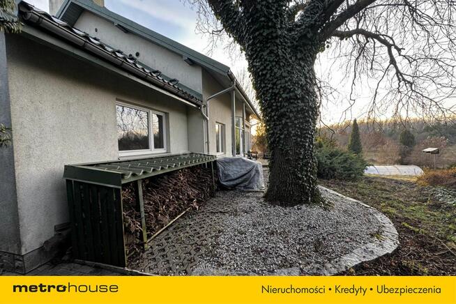 Urokliwa Dom na pięknej działce z basenem.