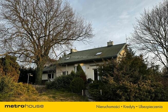 Urokliwa Dom na pięknej działce z basenem.