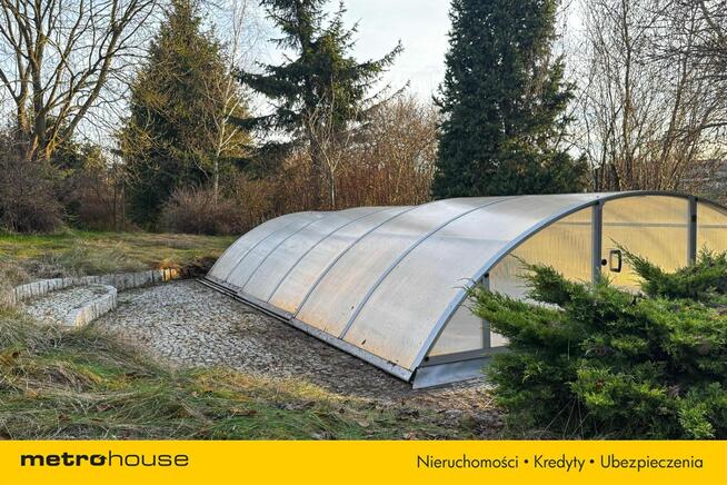 Urokliwa Dom na pięknej działce z basenem.