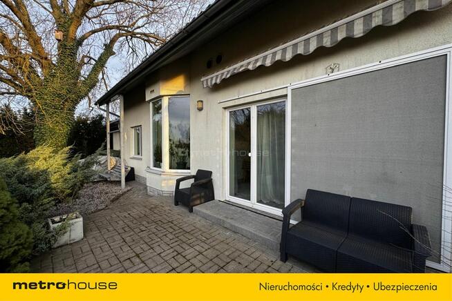 Urokliwa Dom na pięknej działce z basenem.