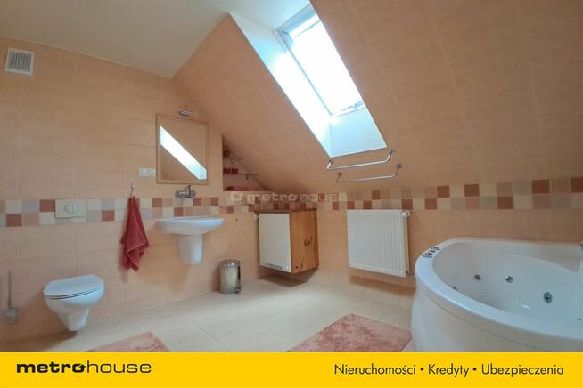 Urokliwa Dom na pięknej działce z basenem.