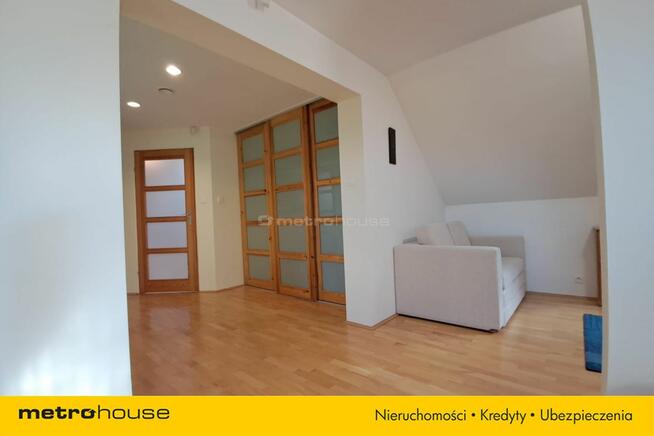 Urokliwa Dom na pięknej działce z basenem.