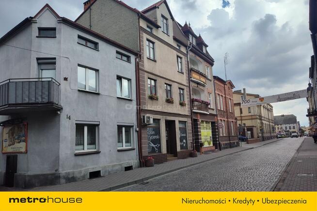 Trzypoziomowa kamienica z lokalem handlowym.