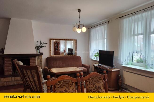 Trzypoziomowa kamienica z lokalem handlowym.