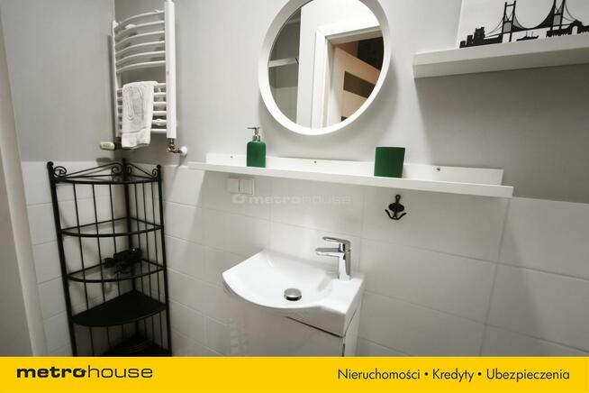 Kawalera 19m2 z prywatnym ogródkiem w kamienicy.