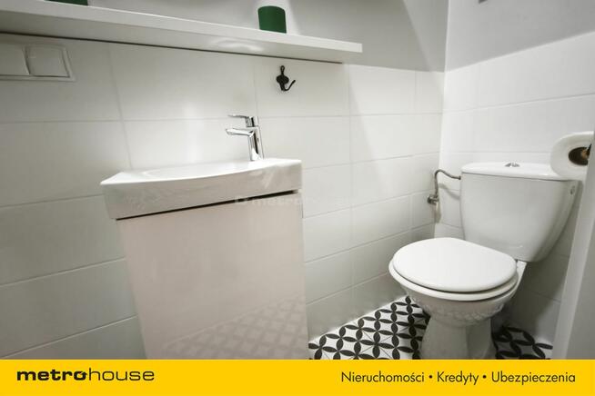 Kawalera 19m2 z prywatnym ogródkiem w kamienicy.