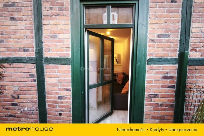 Kawalera 19m2 z prywatnym ogródkiem w kamienicy.