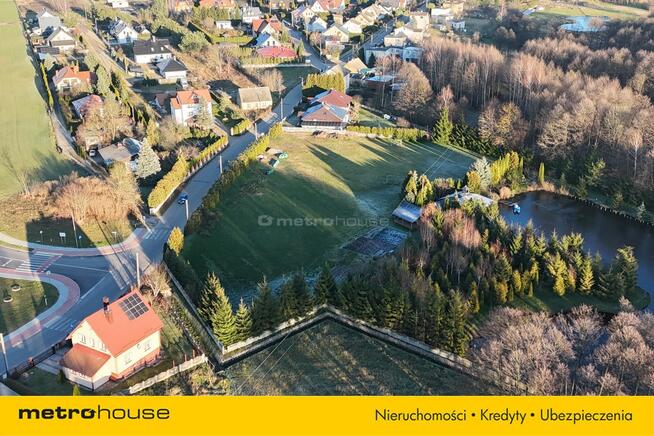 Działka budowlana ze stawem i wiatą w Rybnie.