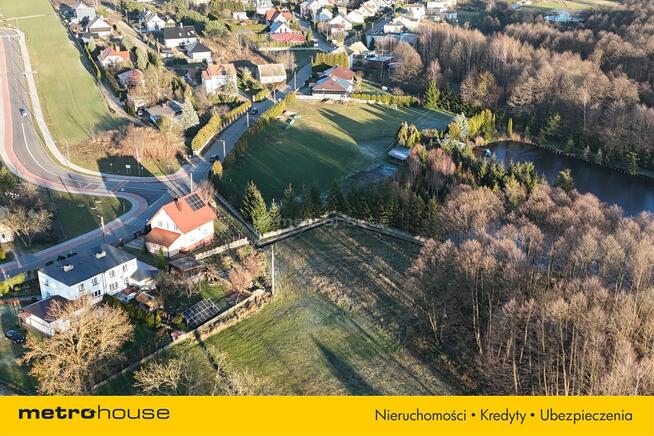 Działka budowlana ze stawem i wiatą w Rybnie.