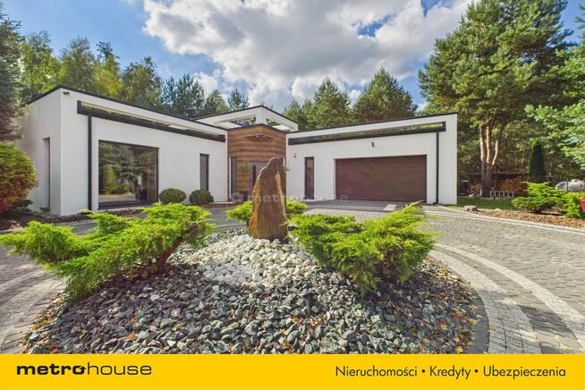 Parterowy, nowoczesny dom przy Parku Kampinowskim.