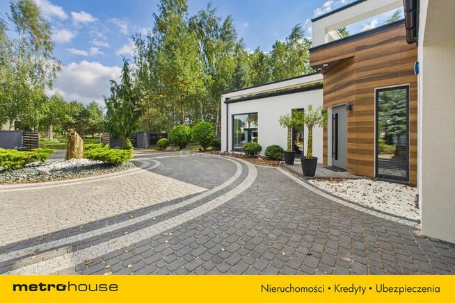 Parterowy, nowoczesny dom przy Parku Kampinowskim.