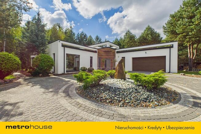 Parterowy, nowoczesny dom przy Parku Kampinowskim.