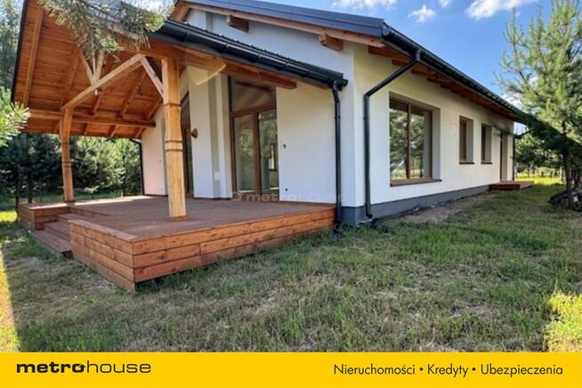 Nowy dom w otoczeniu lasu