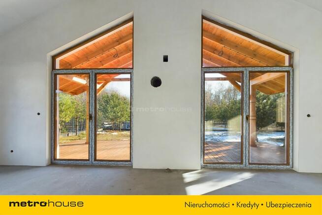 Nowy dom w otoczeniu lasu