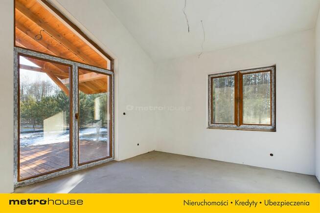 Nowy dom w otoczeniu lasu