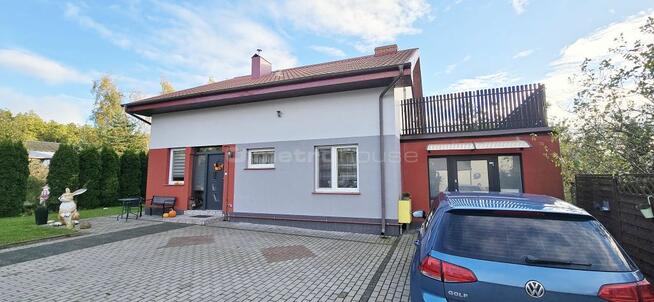 DOM NIEDALEKO MORZA I JEZIORA Z PANELAMI