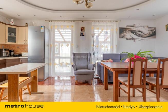 Przytulny dom na kolonii wsi niedaleko jeziora