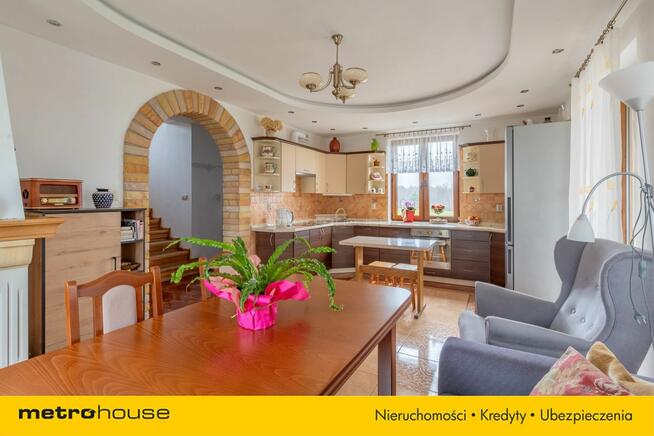 Przytulny dom na kolonii wsi niedaleko jeziora