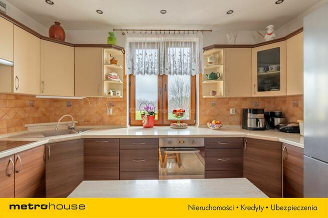 Przytulny dom na kolonii wsi niedaleko jeziora