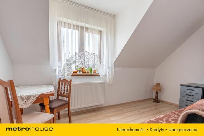 Przytulny dom na kolonii wsi niedaleko jeziora