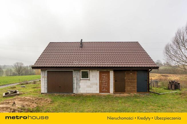 Przytulny dom na kolonii wsi niedaleko jeziora