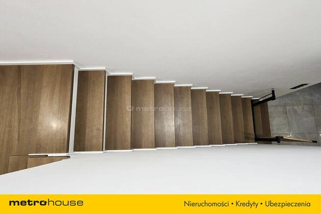 DOM WOLNO STOJĄCY NIEDALEKO MORZA