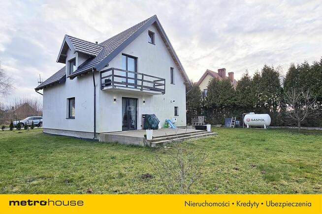 DOM WOLNO STOJĄCY NIEDALEKO MORZA