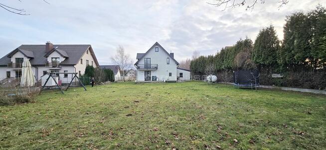 DOM WOLNO STOJĄCY NIEDALEKO MORZA