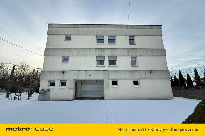 Przestronny dom z trzema niezależnymi mieszkaniami