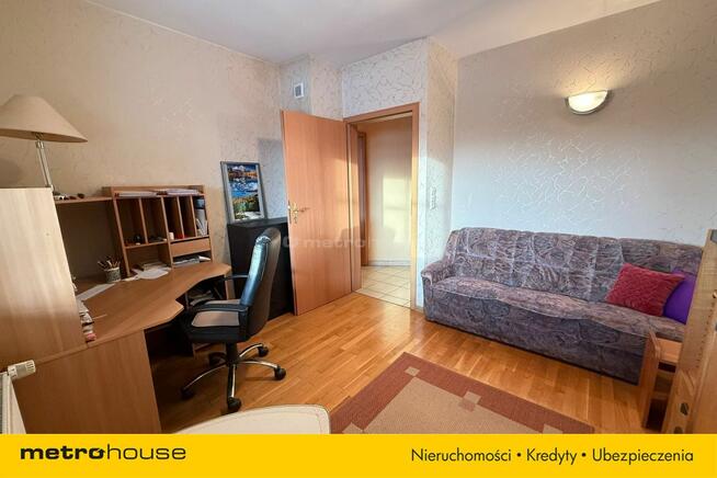 Przestronny dom z trzema niezależnymi mieszkaniami