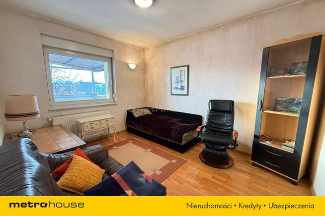 Przestronny dom z trzema niezależnymi mieszkaniami