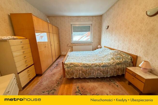 Przestronny dom z trzema niezależnymi mieszkaniami