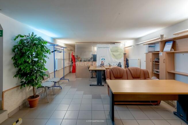 Lokal w centrum miasta w ruchliwej lokalizacji.