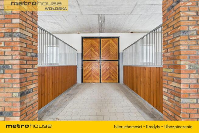 Stajnia z częścią mieszkalną na 40 458 m2 działce.