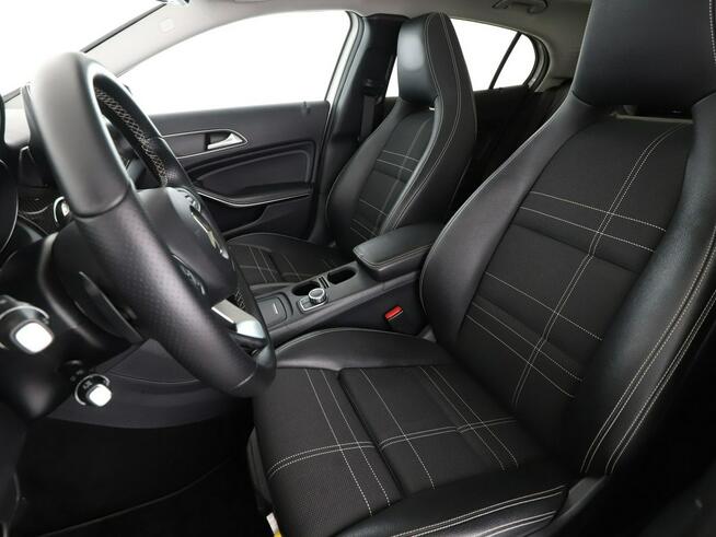 Mercedes GLA 250 4x4 automat full LED półskóra navi grzane fotele czujniki parkowania