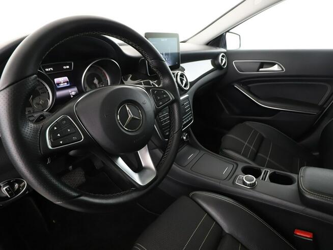 Mercedes GLA 250 4x4 automat full LED półskóra navi grzane fotele czujniki parkowania