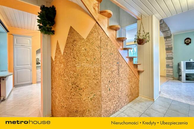 ** Dom w spokojnej okolicy z własnym lasem **