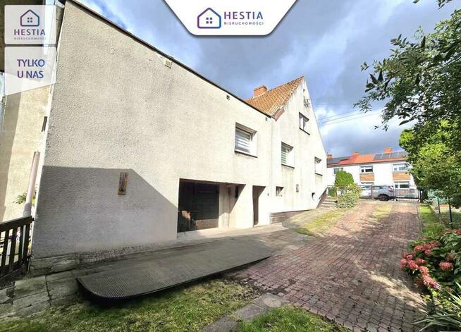 Mieszkanie na parterze z balkonem i garażem.