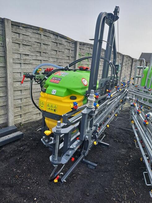 Opryskiwacz zawieszany od 200 do 400l