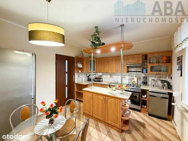 Przestronny dom z garażem w spokojnej okolicy