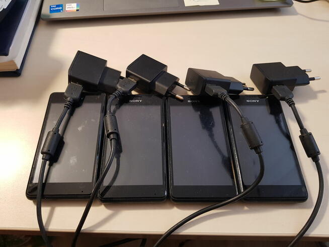 Telefon komórkowy smartfon Sony Xperia E1 z ładowarką - 4szt