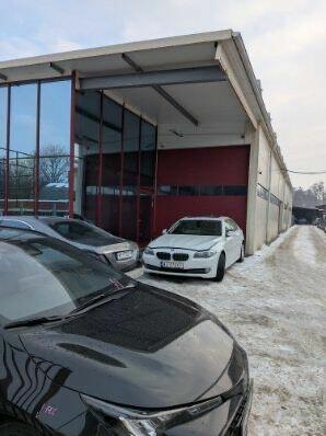 Salon samochodów elektrycznych zakupi auta od importera